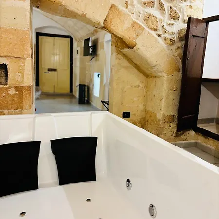 Liefdeshotel La Nicchia, Romantic In Historic